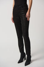 Load image into Gallery viewer, Slim-fit crop jeans in houndstooth pattern, crafted from premium denim for a stylish, versatile look that elongates the legs.

