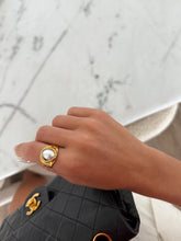 Load image into Gallery viewer, Mother of Pearl Ring
