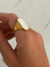 Load image into Gallery viewer, Iridescent Pearl Ring
