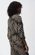 Load image into Gallery viewer, Stylish gauze top showcasing a tropical design, front knot, V-neck, and three-quarter sleeves for a sophisticated touch.
