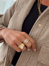 Load image into Gallery viewer, Cushion Cut Diamond Band
